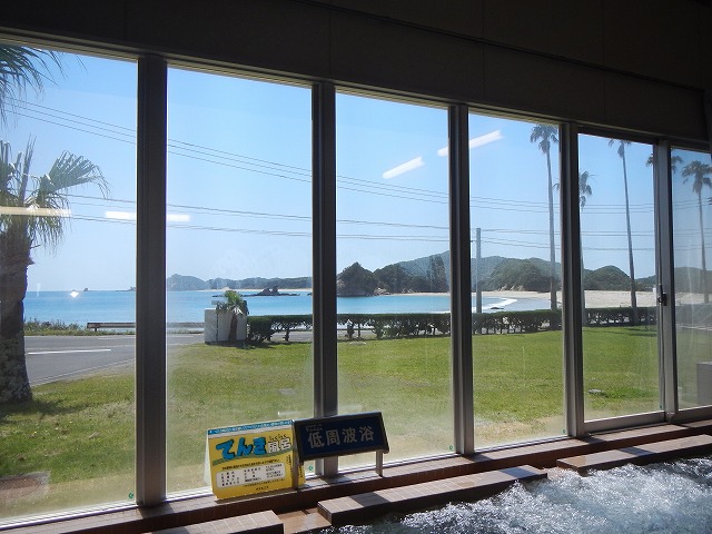 浴室から熊野海岸を望む